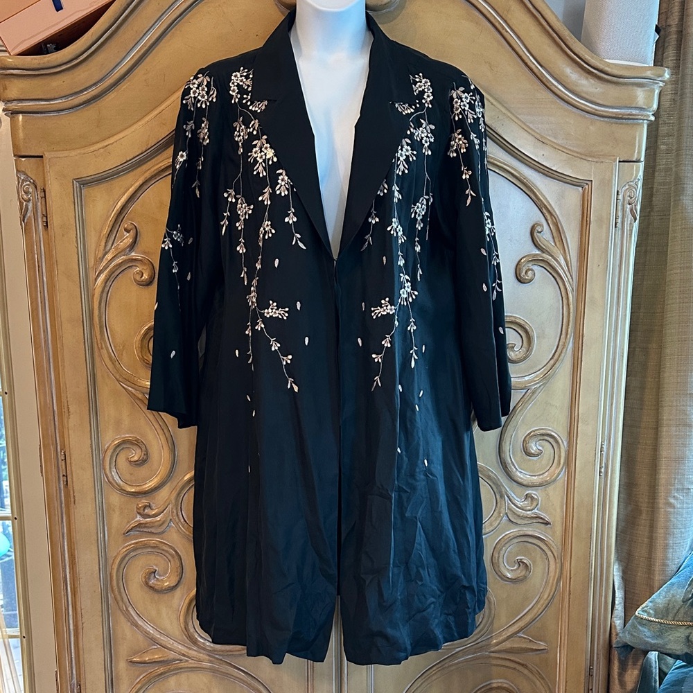 NWT Karen Kane Chic Black Silk Coat with Creamy Dogwood Embroidery